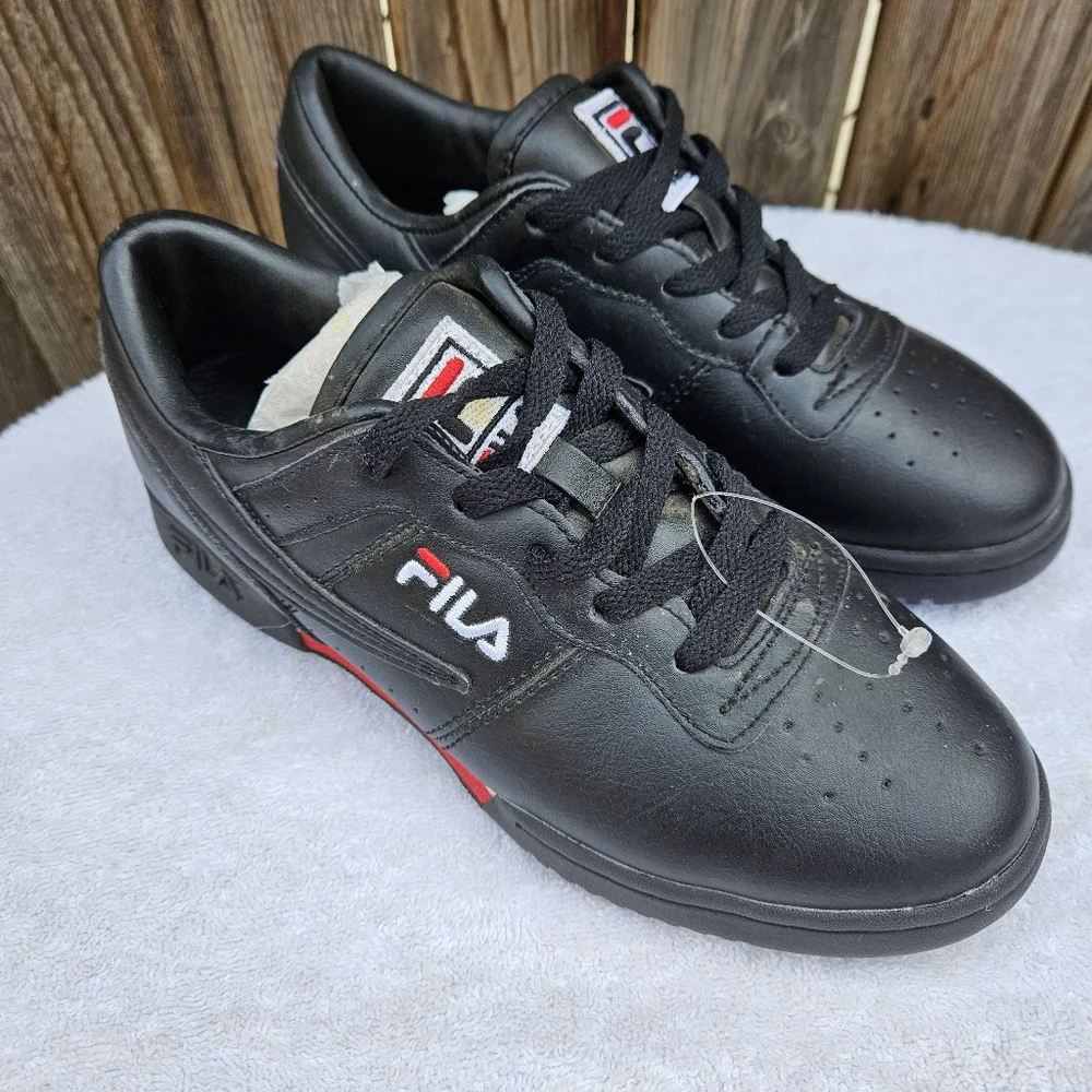 Fila Big Kids  Black and Red Sneakers  Size 5 - Picture 4 of 16